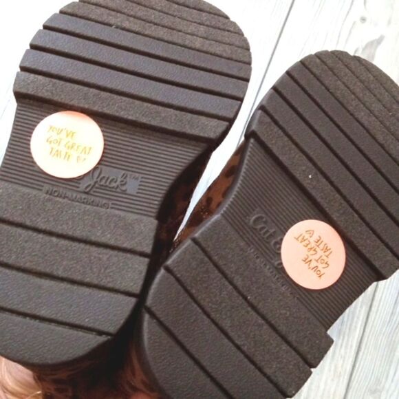 (18-3570)  🔥3/$20🔥  Cat & Jack Boots Sz 6 - Picture 6 of 9